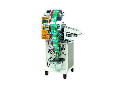 Vertical Potato Chips Packing Machine With Tray Conveyor. Model GTL-200-VLCY 